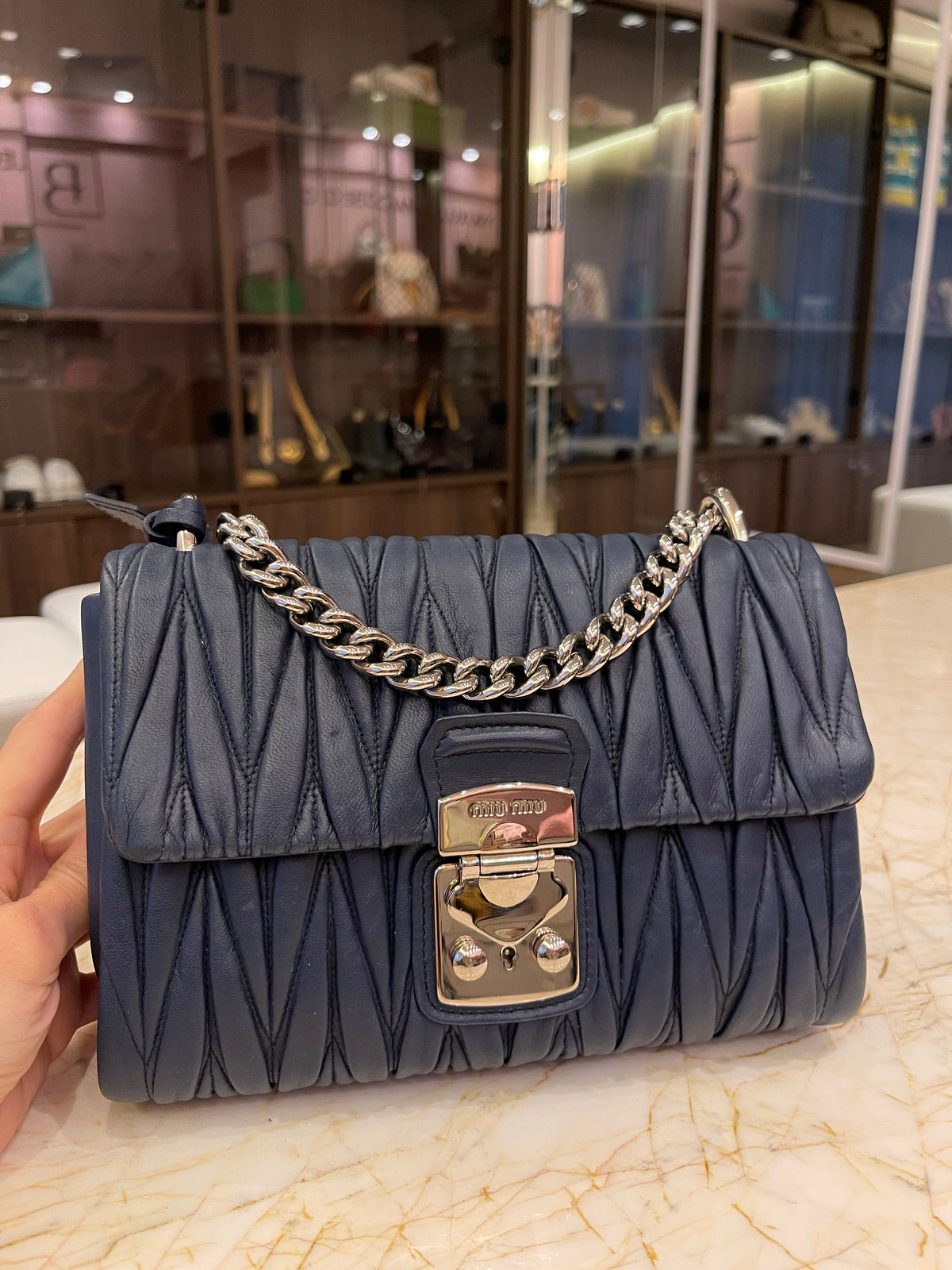 Miu Miu Nappa Push Lock Matelassê Azul Marinho