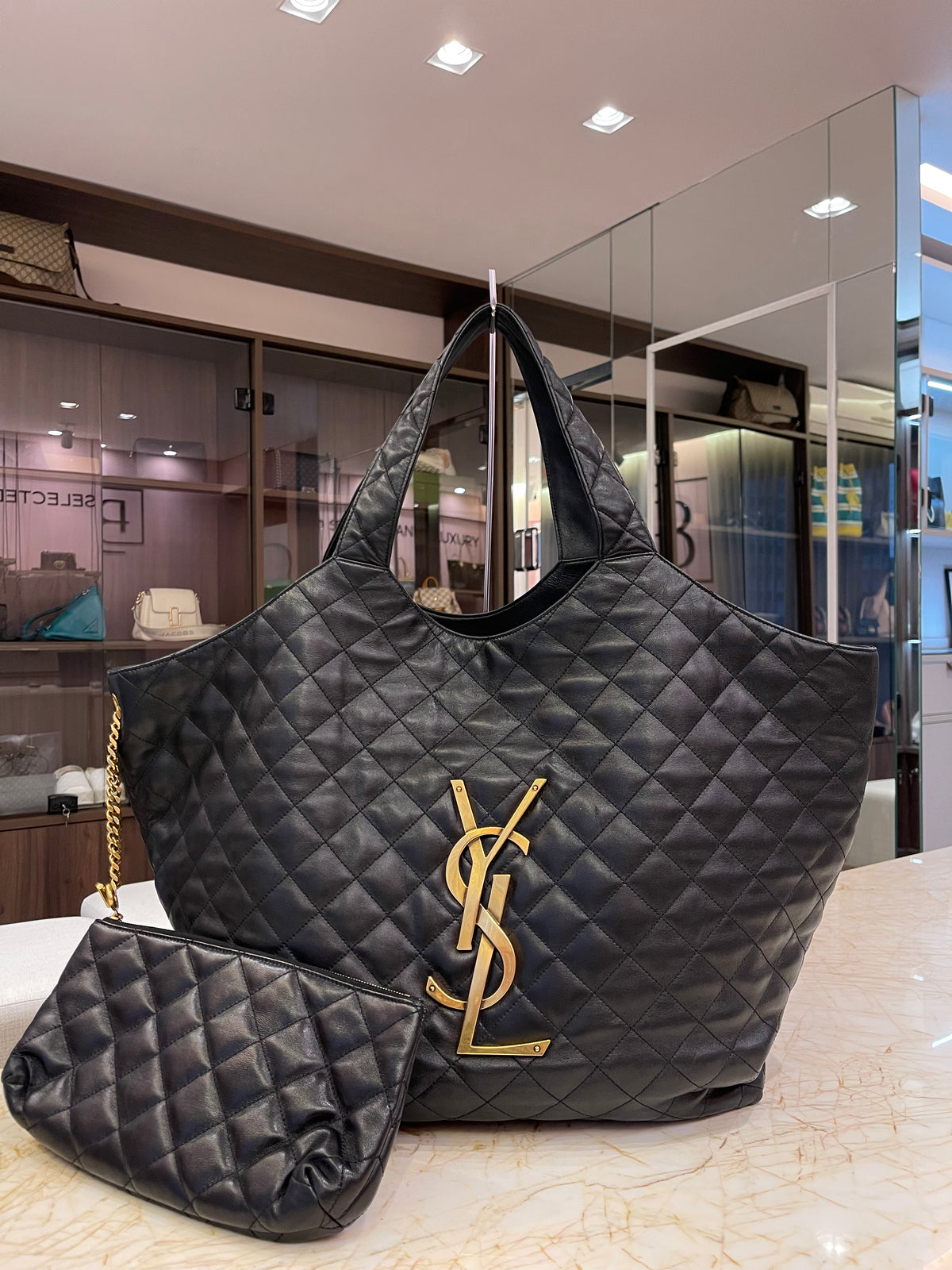 Saint Laurent Icare Tote Preta