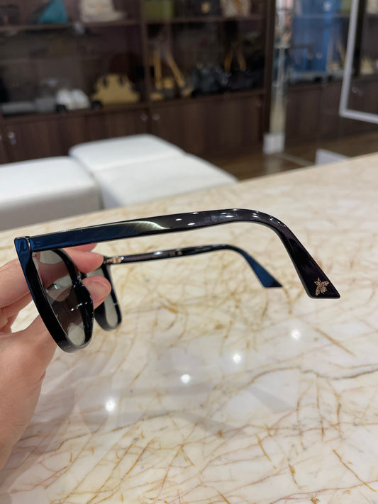 Óculos de Sol Gucci em Acetato Preto