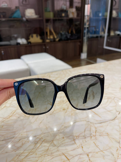 Óculos de Sol Gucci em Acetato Preto