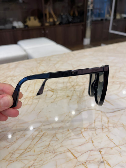Óculos de Sol Gucci em Acetato Preto