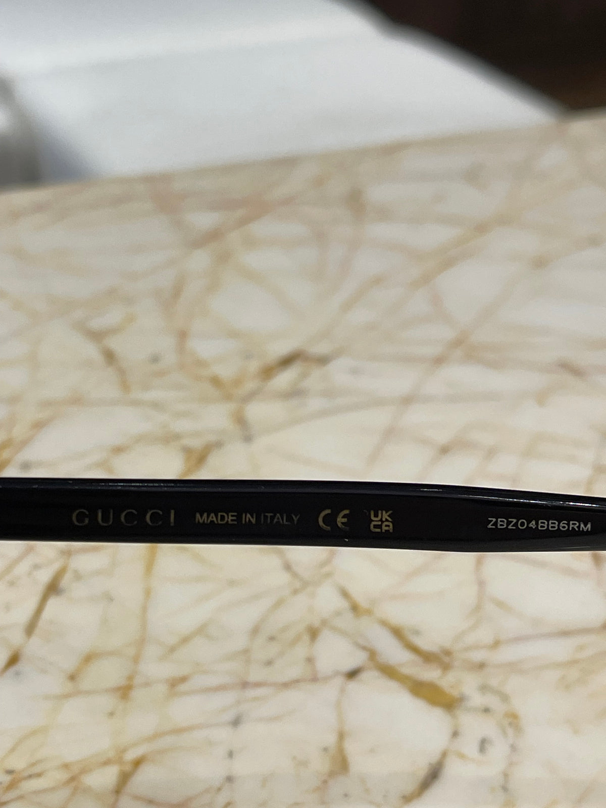 Óculos de Sol Gucci em Acetato Preto