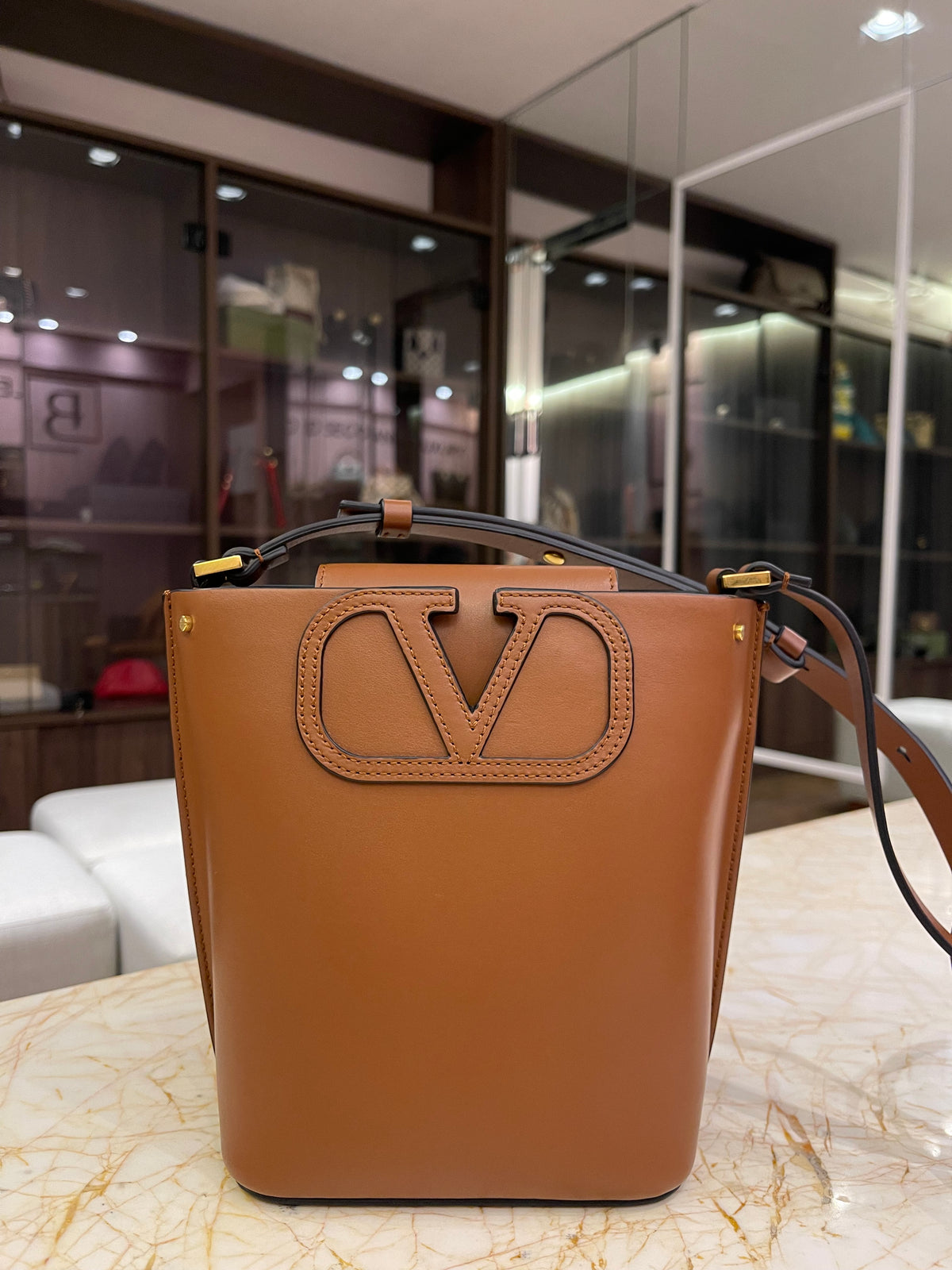 Valentino Garavani VLogo Mini em Couro Marrom