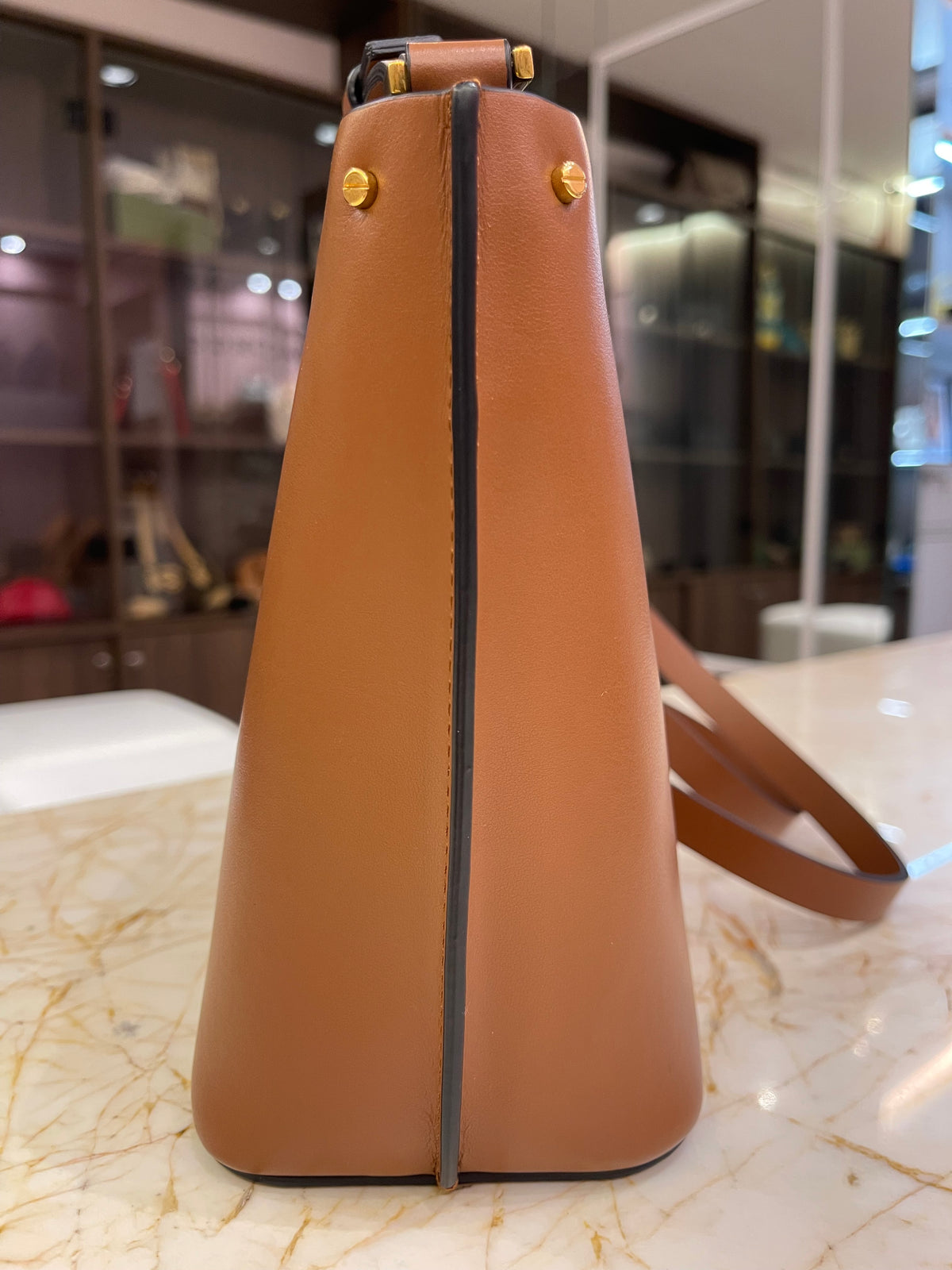 Valentino Garavani VLogo Mini em Couro Marrom