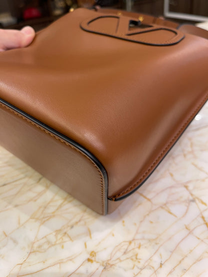Valentino Garavani VLogo Mini em Couro Marrom