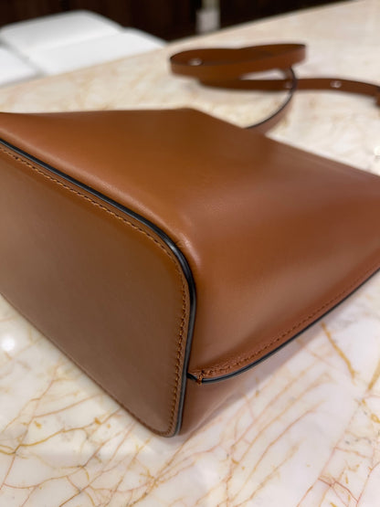 Valentino Garavani VLogo Mini em Couro Marrom