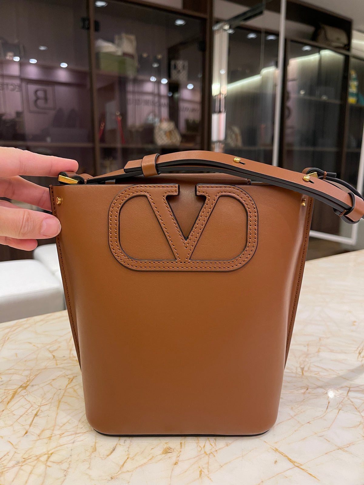 Valentino Garavani VLogo Mini em Couro Marrom