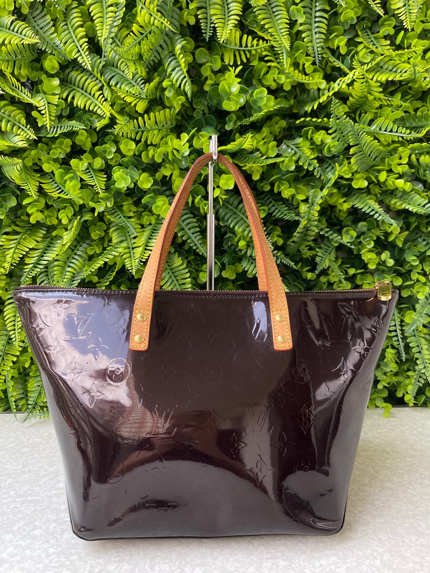 Louis Vuitton Bellevue Verniz Vinho
