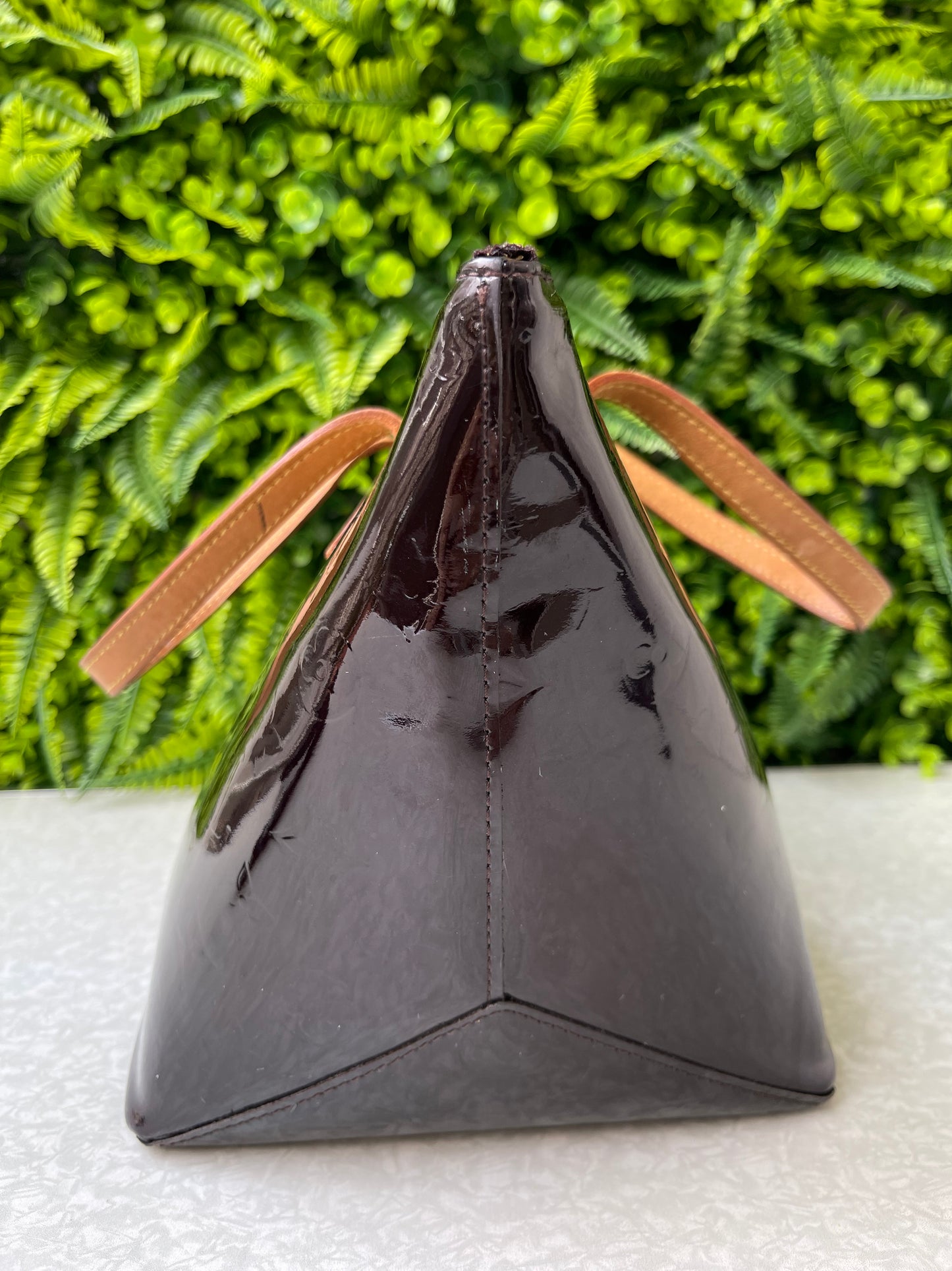 Louis Vuitton Bellevue Verniz Vinho