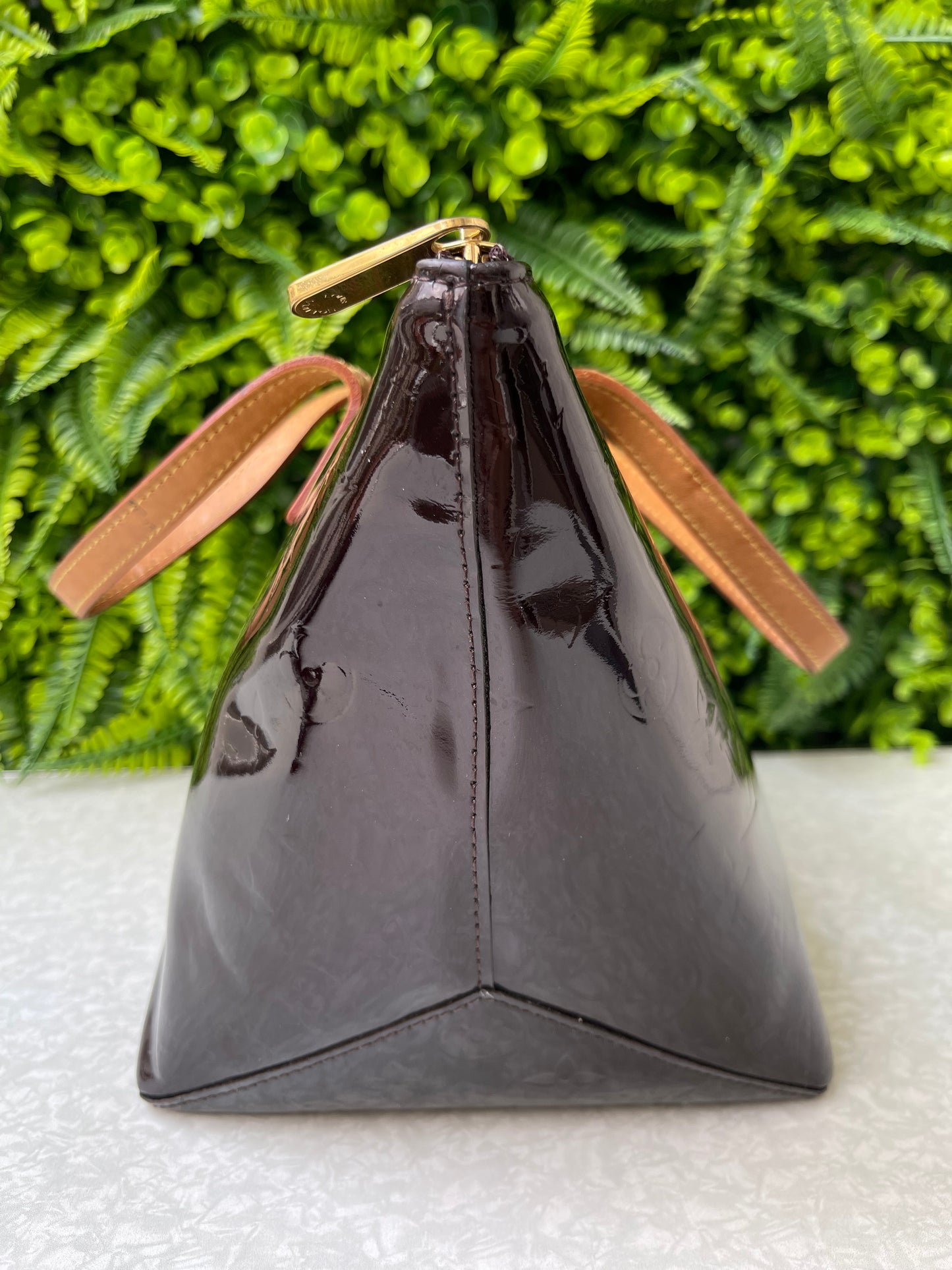 Louis Vuitton Bellevue Verniz Vinho
