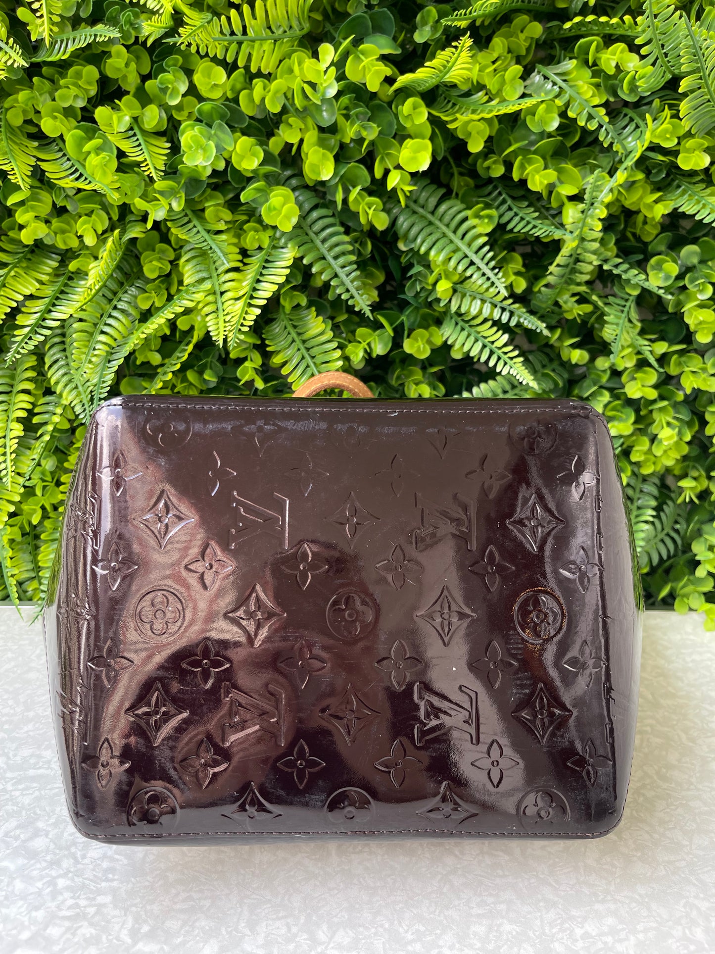 Louis Vuitton Bellevue Verniz Vinho