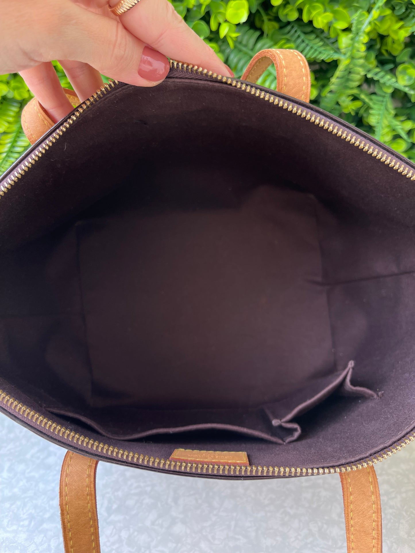 Louis Vuitton Bellevue Verniz Vinho