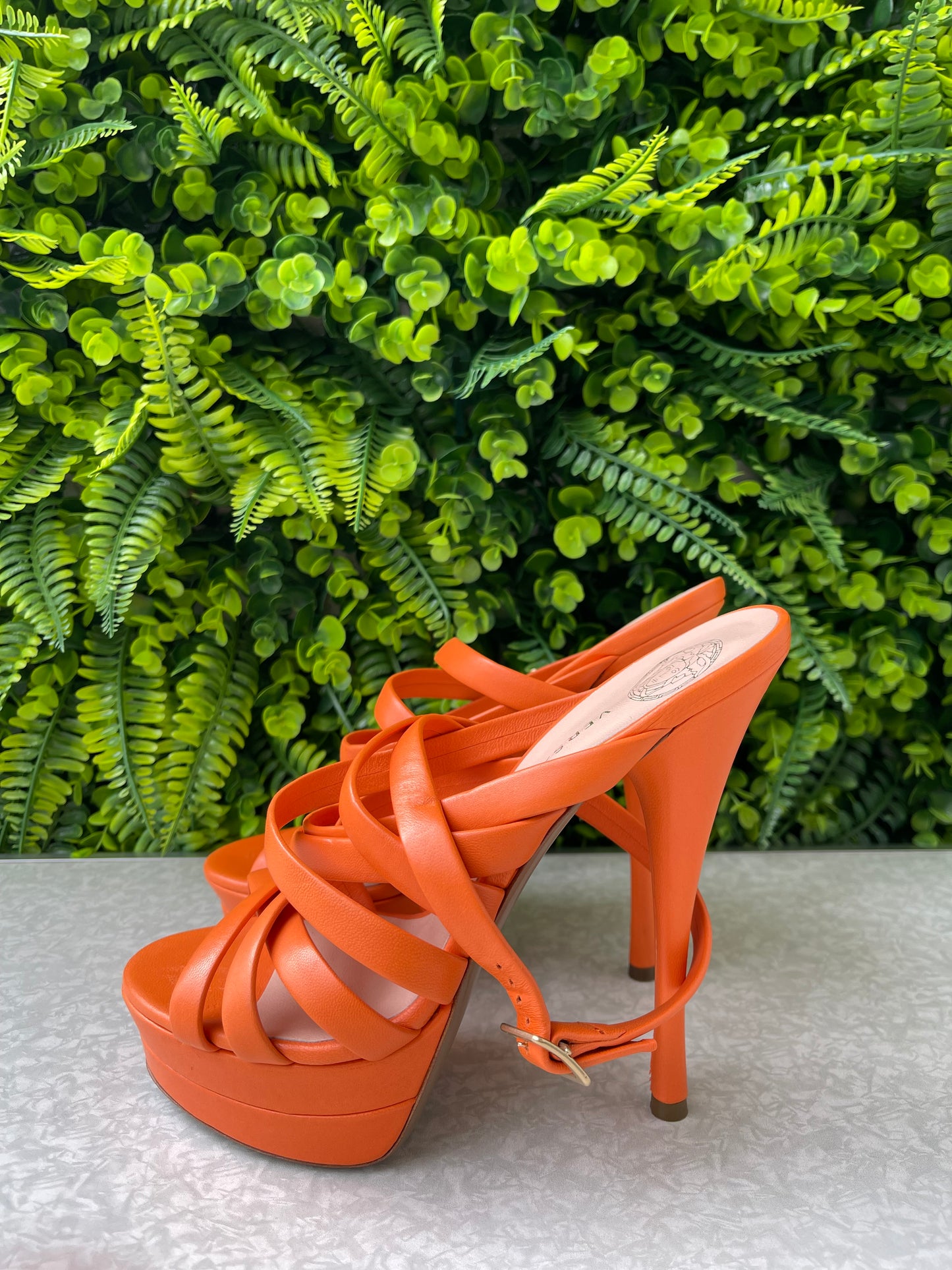 Sandália Versace em Couro Laranja