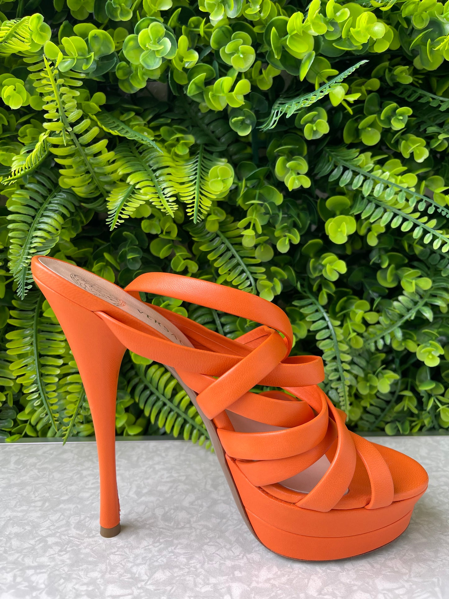 Sandália Versace em Couro Laranja