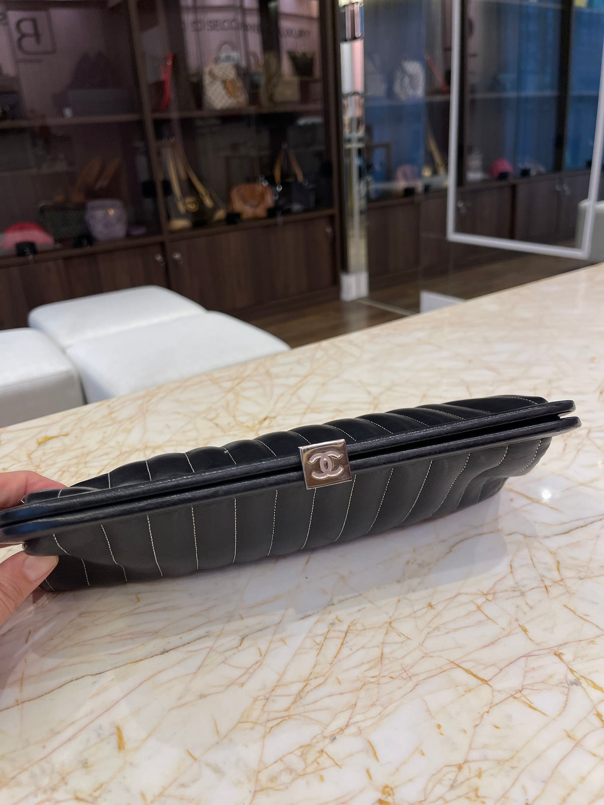 Clutch Chanel Mademoiselle Ligne Preta