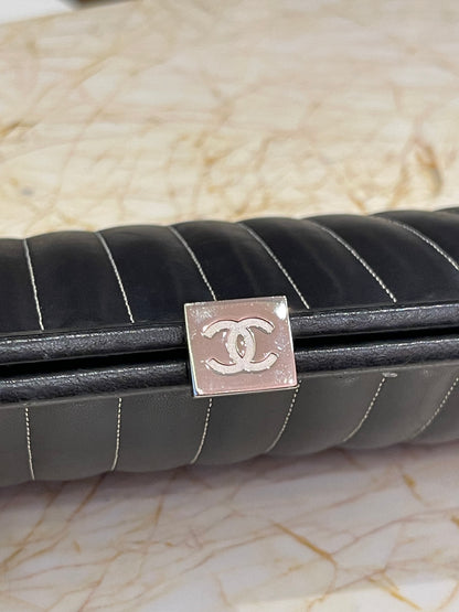 Clutch Chanel Mademoiselle Ligne Preta