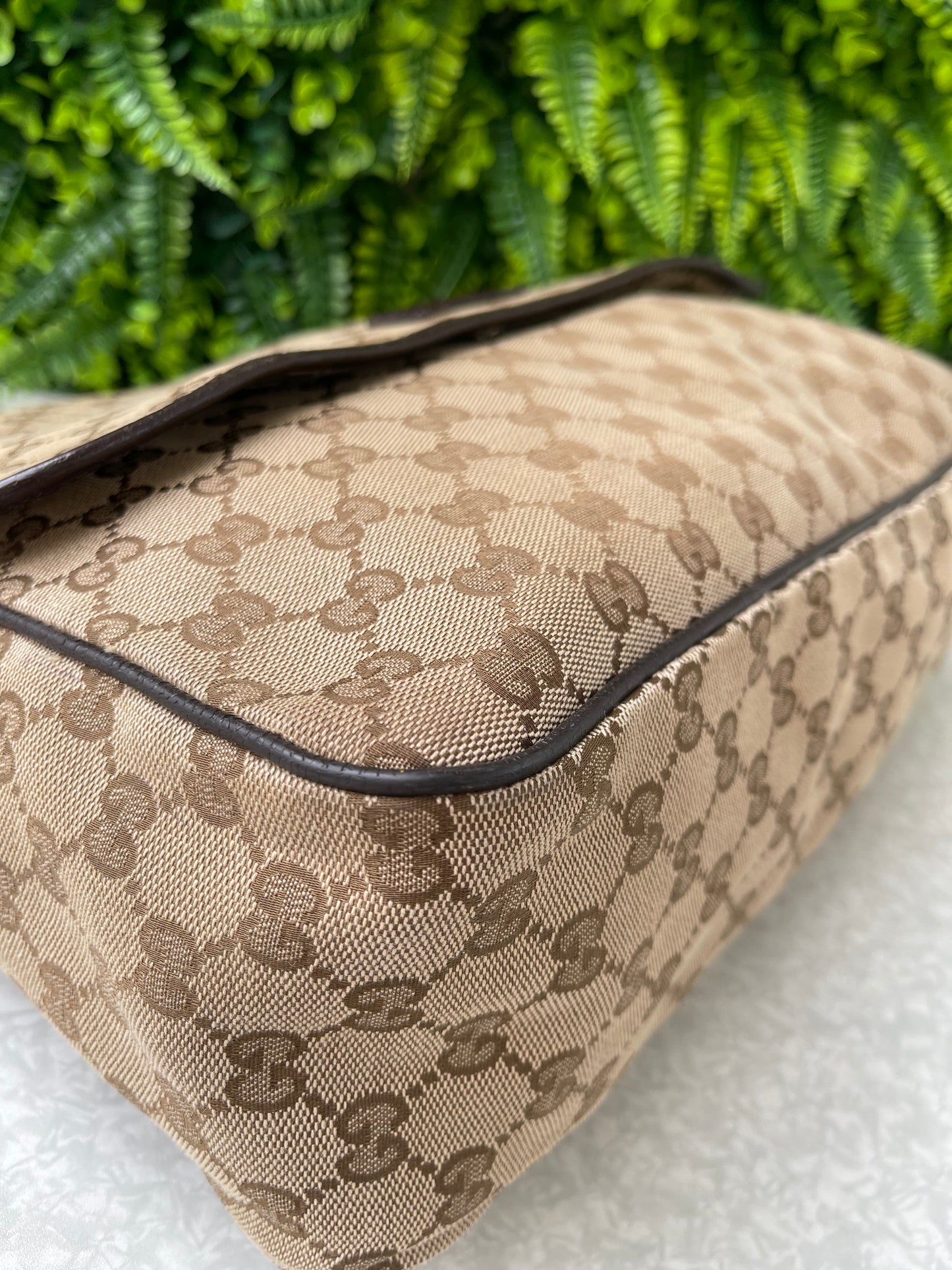 Gucci messenger Monogram Bege