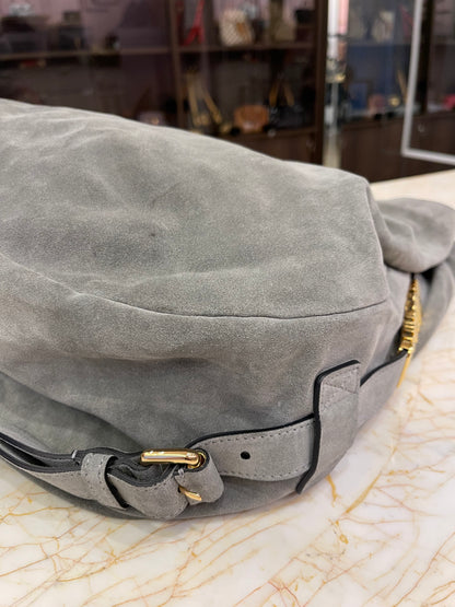 Moschino Handle Me em Camurça Cinza