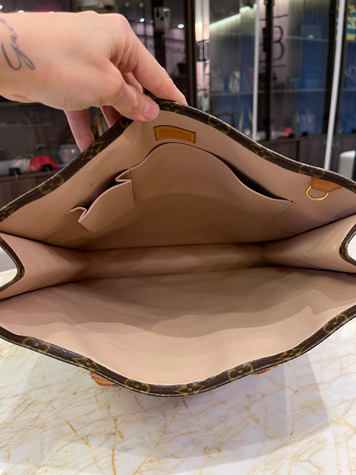 Louis Vuitton Sac Plat Monogram