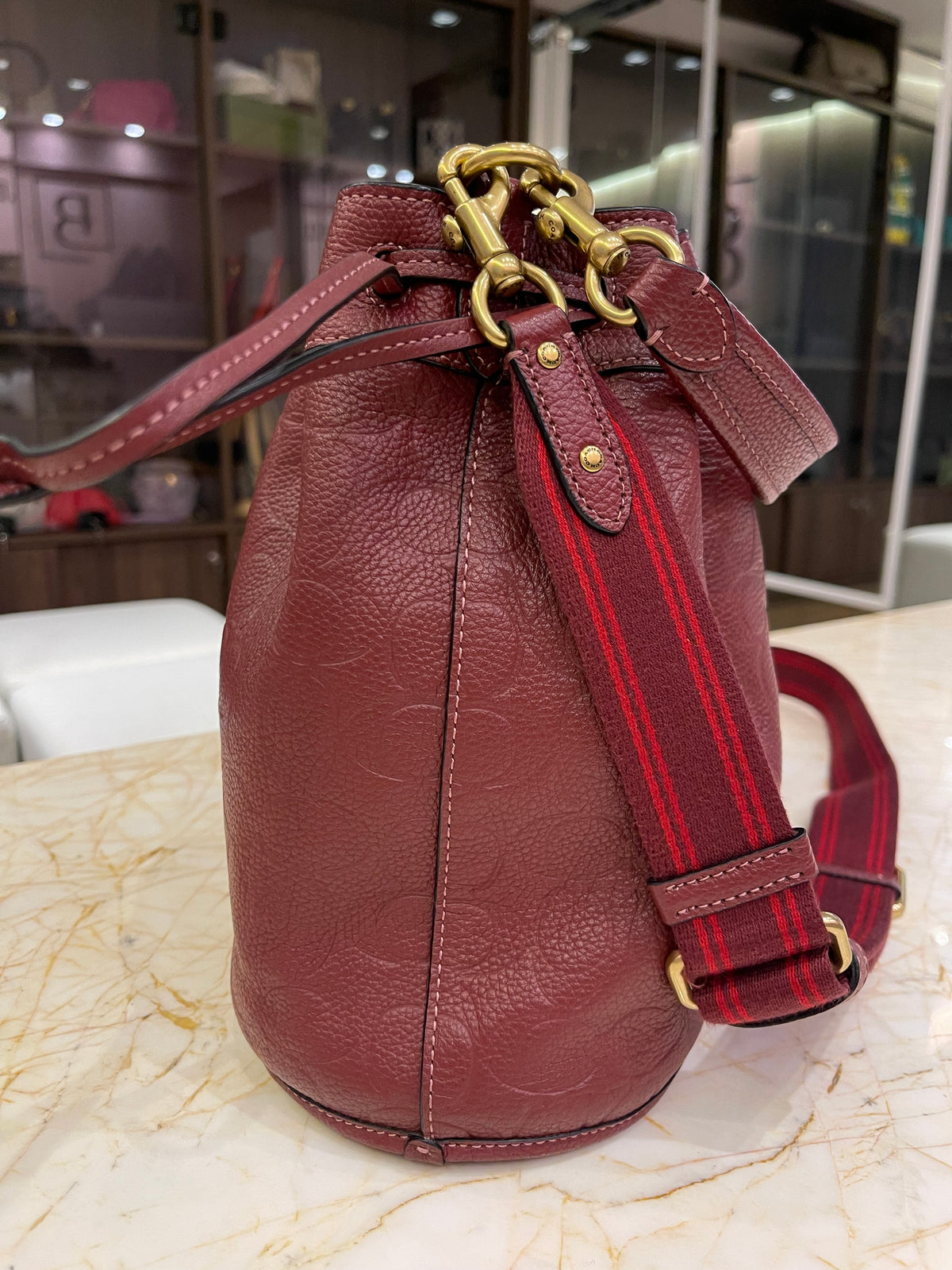 Coach Field Bucket Bag Vinho