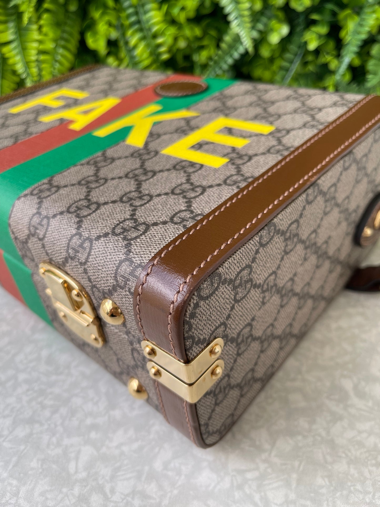 Gucci GG Supreme Fake/Not Suitcase