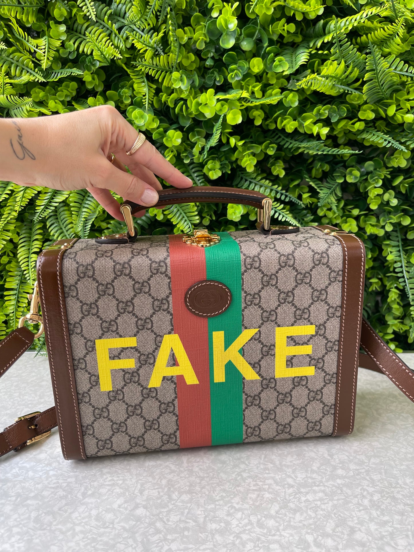 Gucci GG Supreme Fake/Not Suitcase