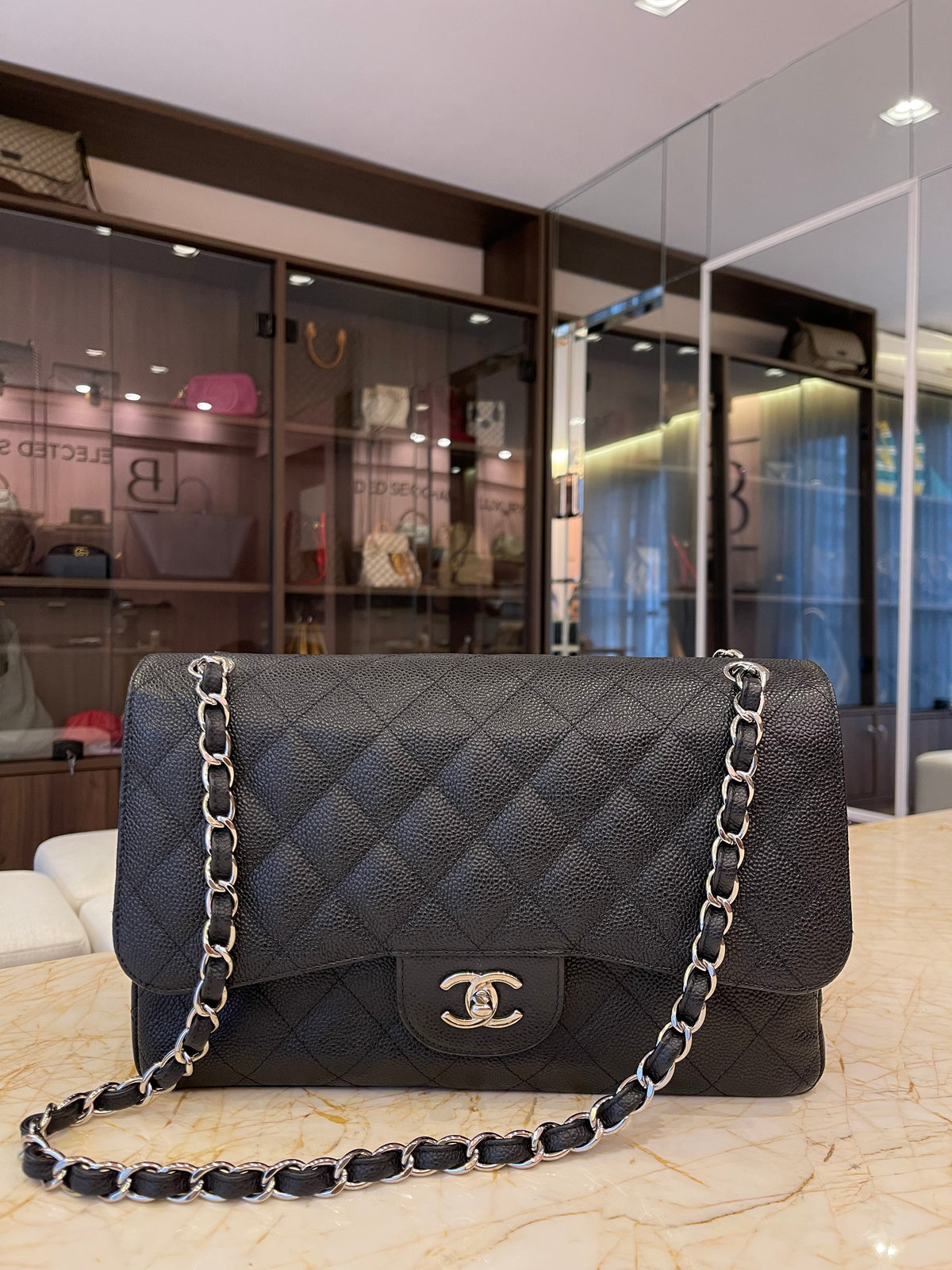 Chanel Classic Double Flap Couro Caviar Jumbo