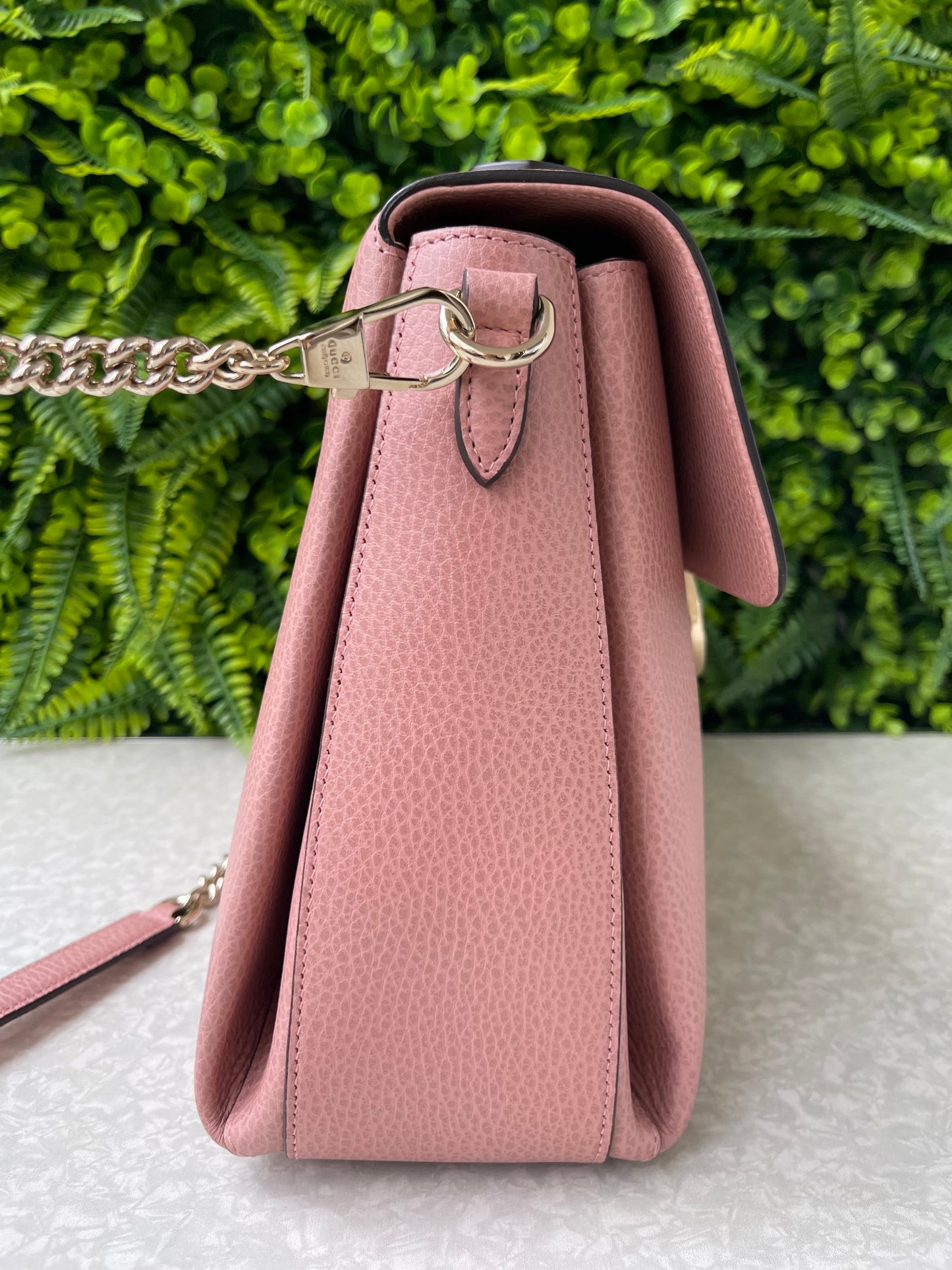 Gucci Interlocking G em Couro Rosa