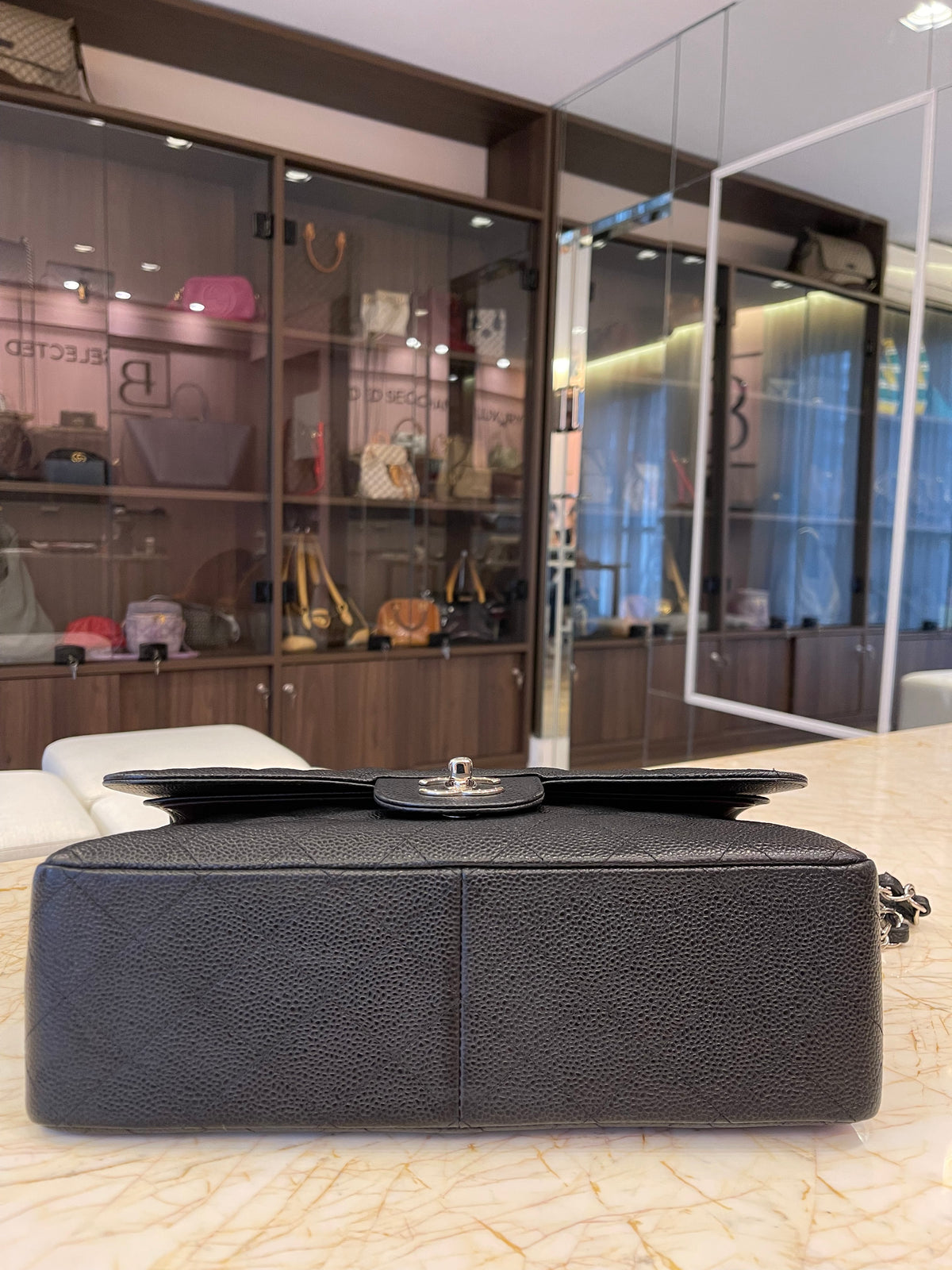 Chanel Classic Double Flap Couro Caviar Jumbo