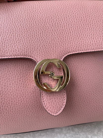 Gucci Interlocking G em Couro Rosa