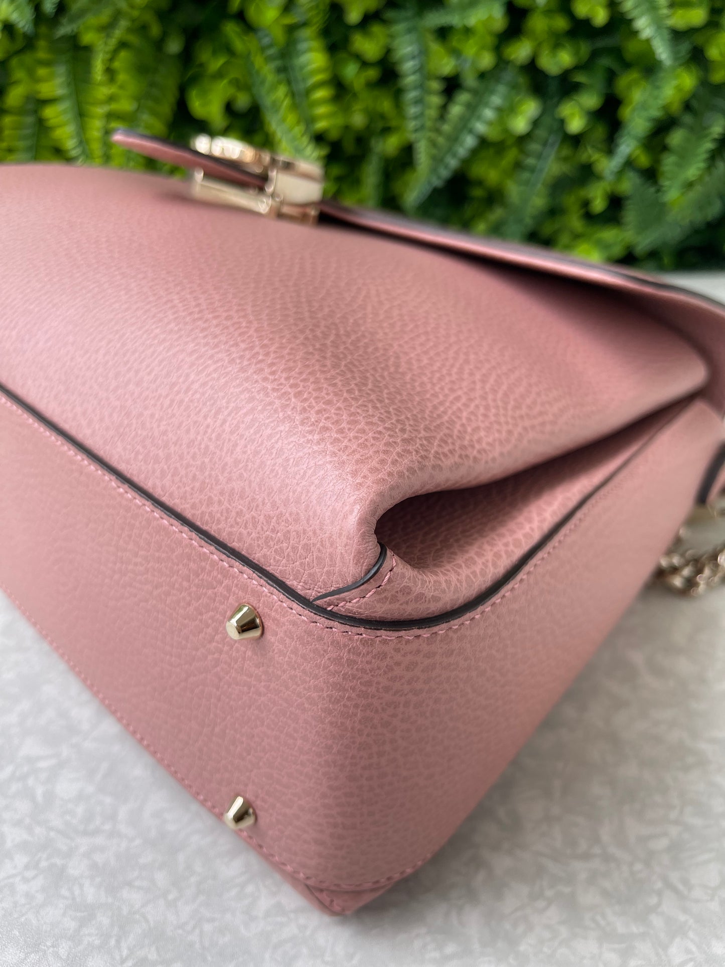 Gucci Interlocking G em Couro Rosa