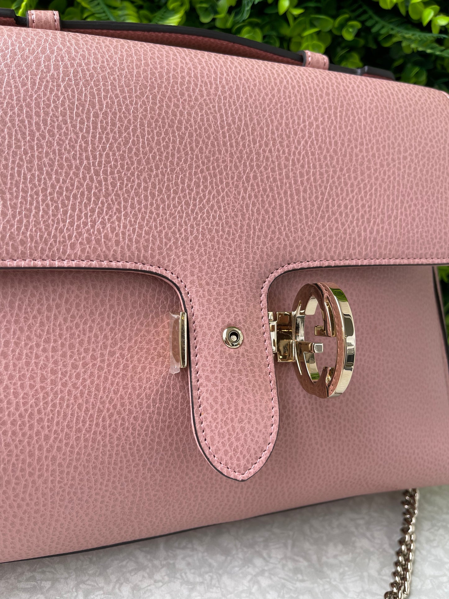 Gucci Interlocking G em Couro Rosa