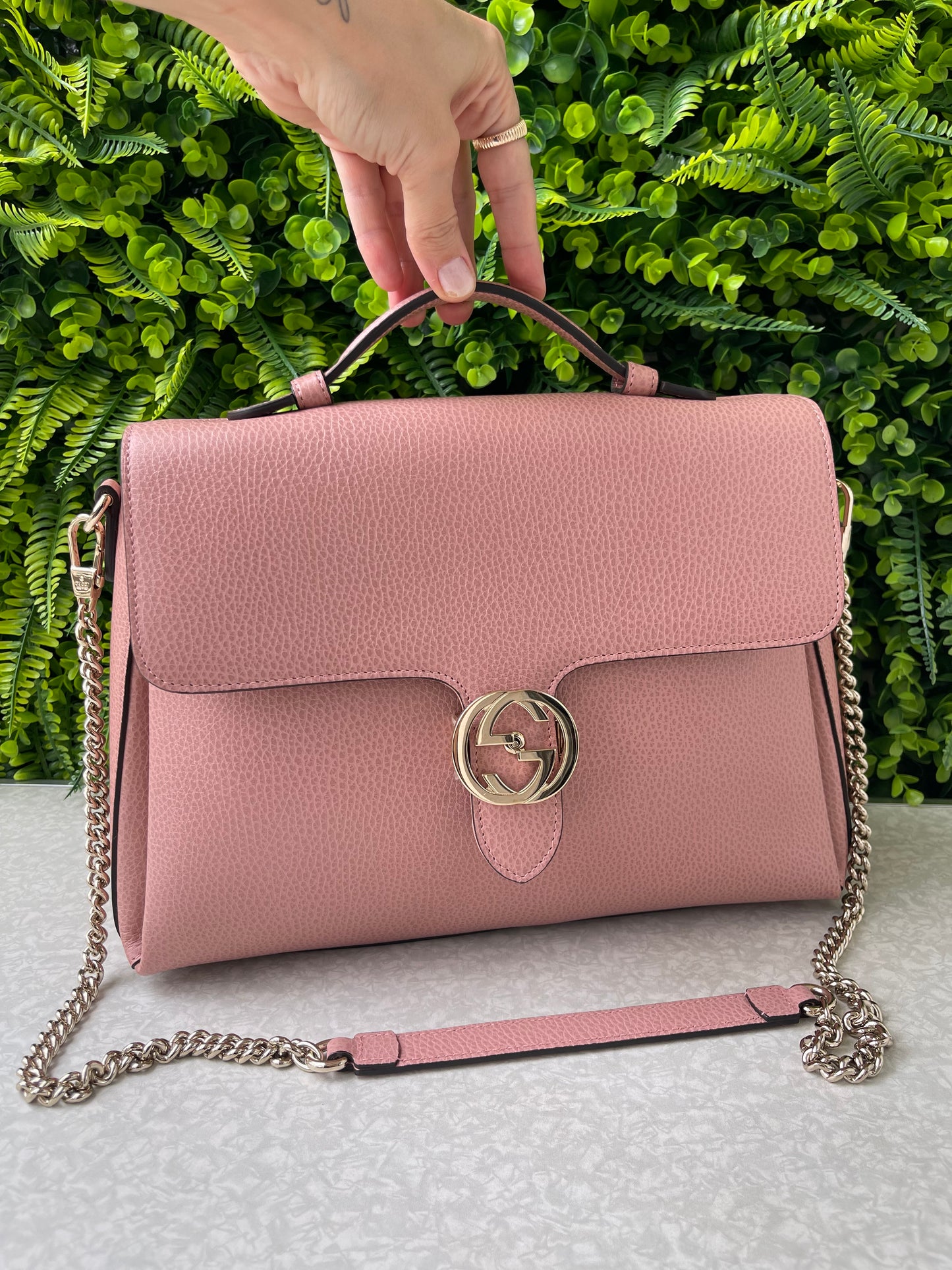 Gucci Interlocking G em Couro Rosa