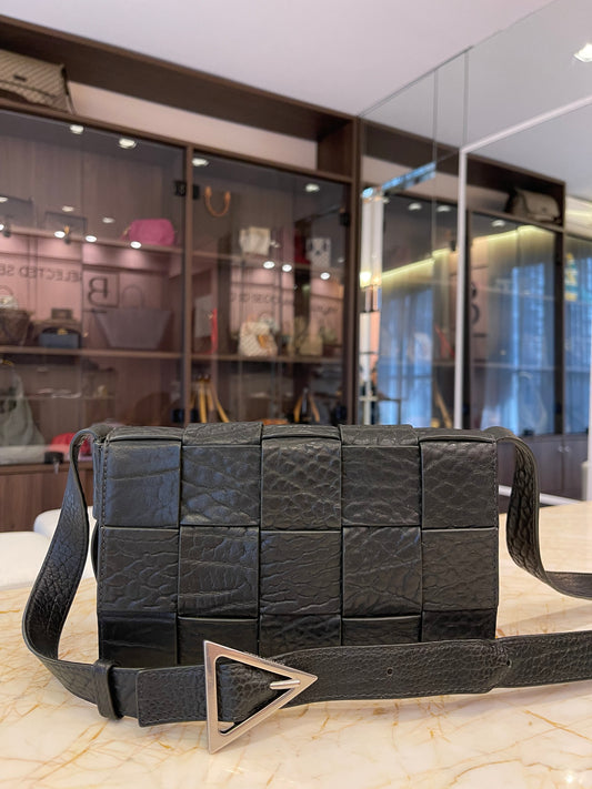 Bottega Veneta Cassette em Couro Texturizado