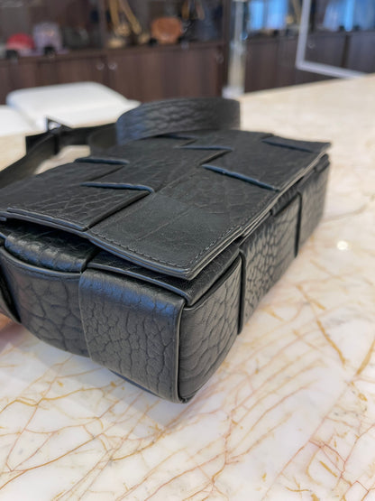 Bottega Veneta Cassette em Couro Texturizado