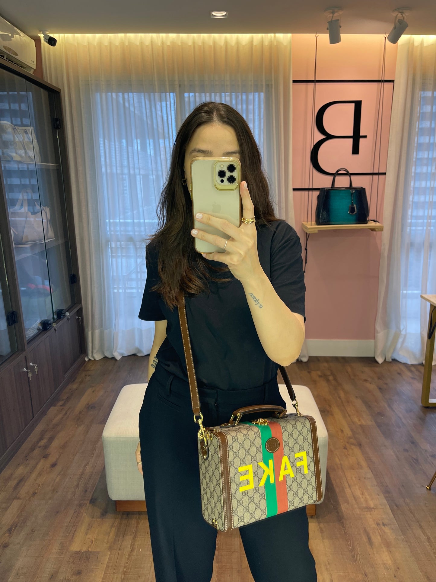 Gucci GG Supreme Fake/Not Suitcase
