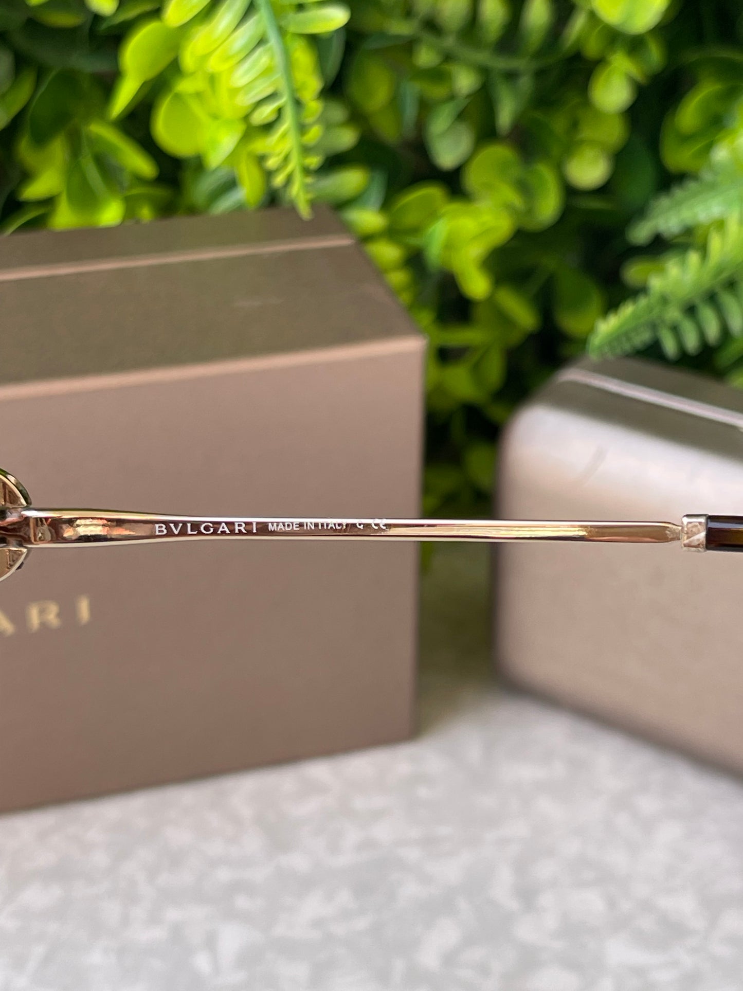 Óculos de Sol Bvlgari Round Frame