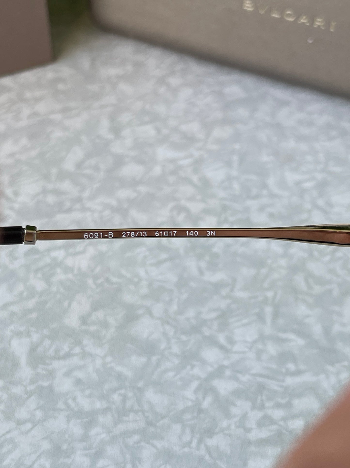 Óculos de Sol Bvlgari Round Frame