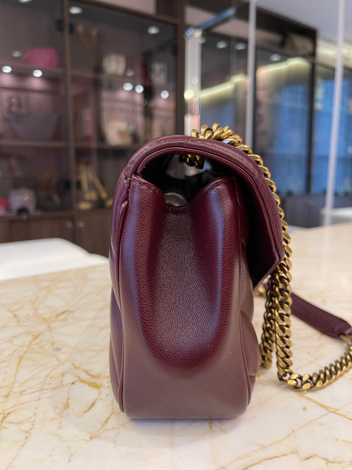 Saint Laurent Loulou em Couro Matelassê Bordô
