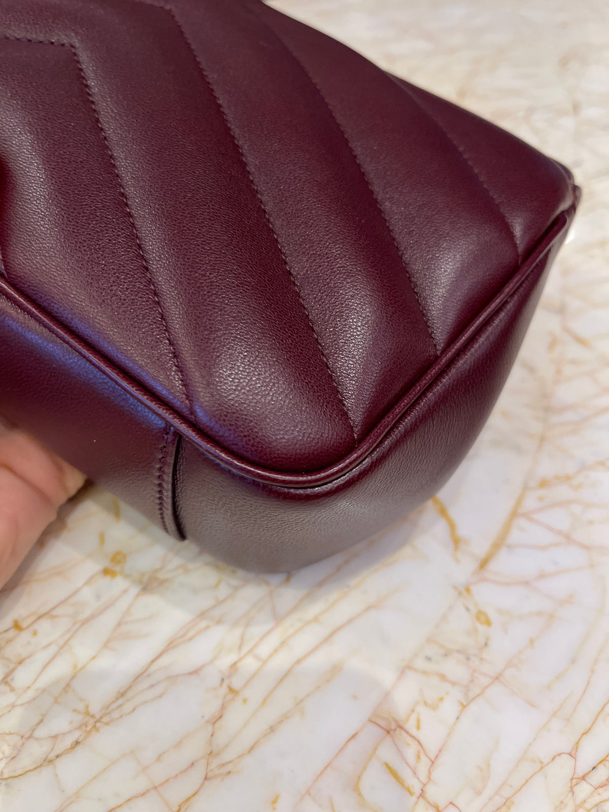 Saint Laurent Loulou em Couro Matelassê Bordô