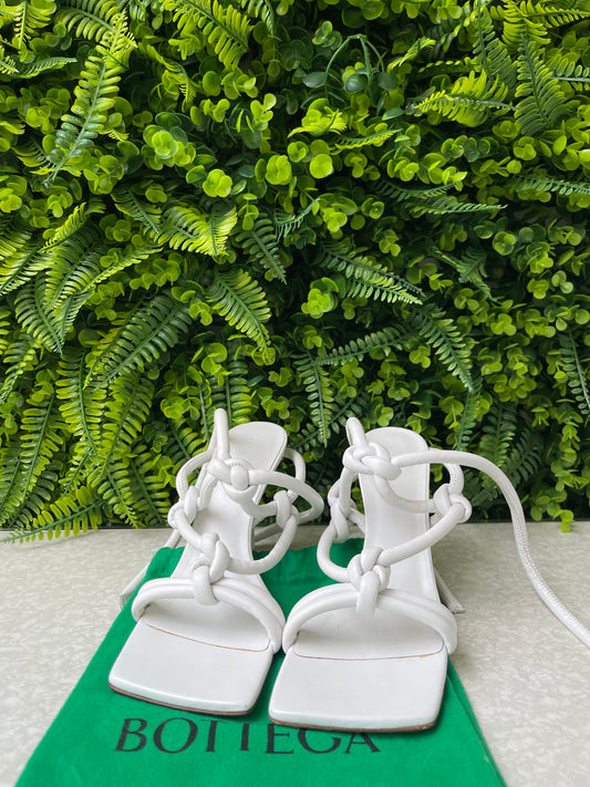 Sandália Bottega Veneta Knot Branca