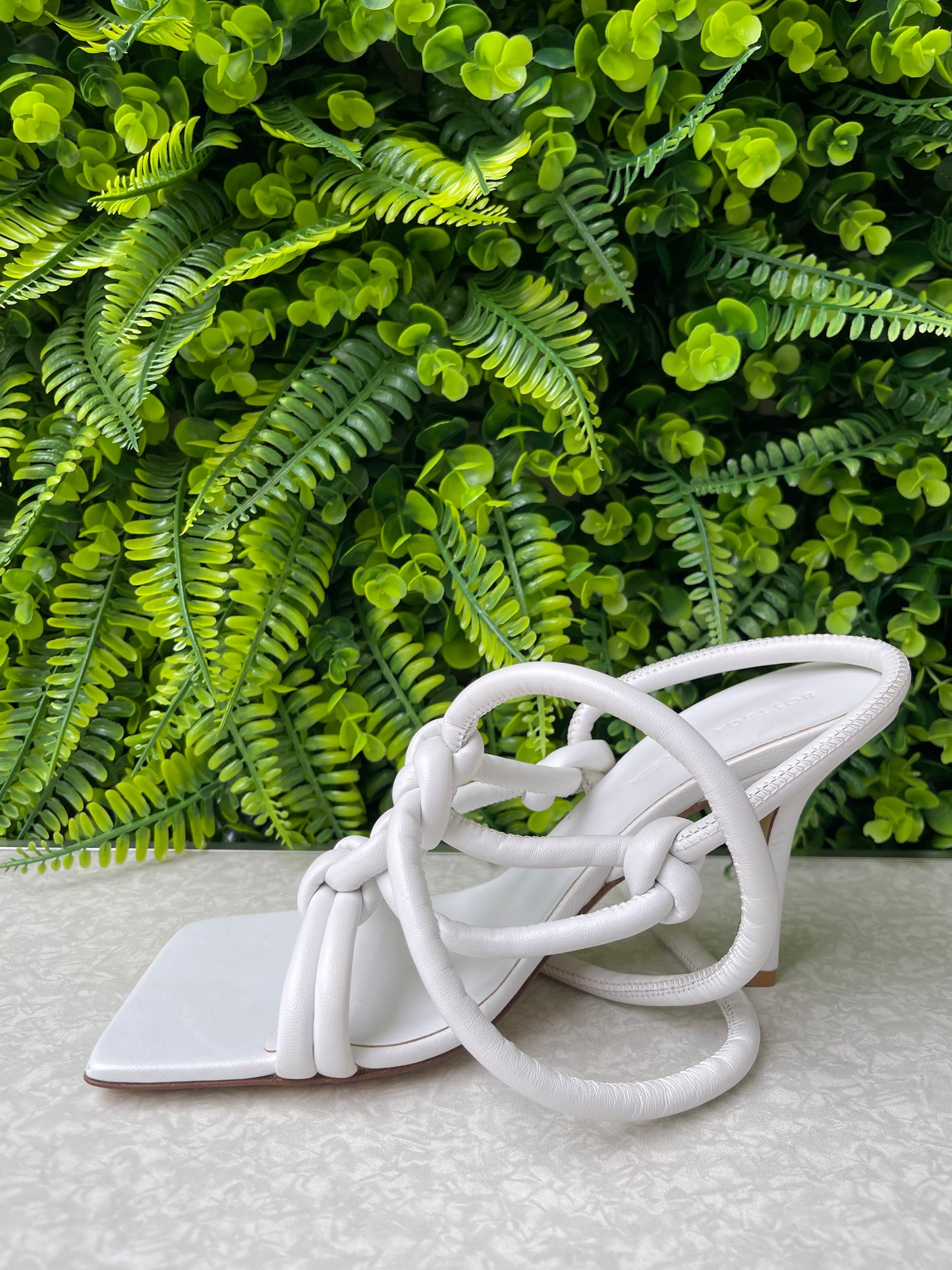 Sandália Bottega Veneta Knot Branca