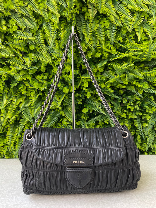 Prada Nappa Gaufre Chain Preta