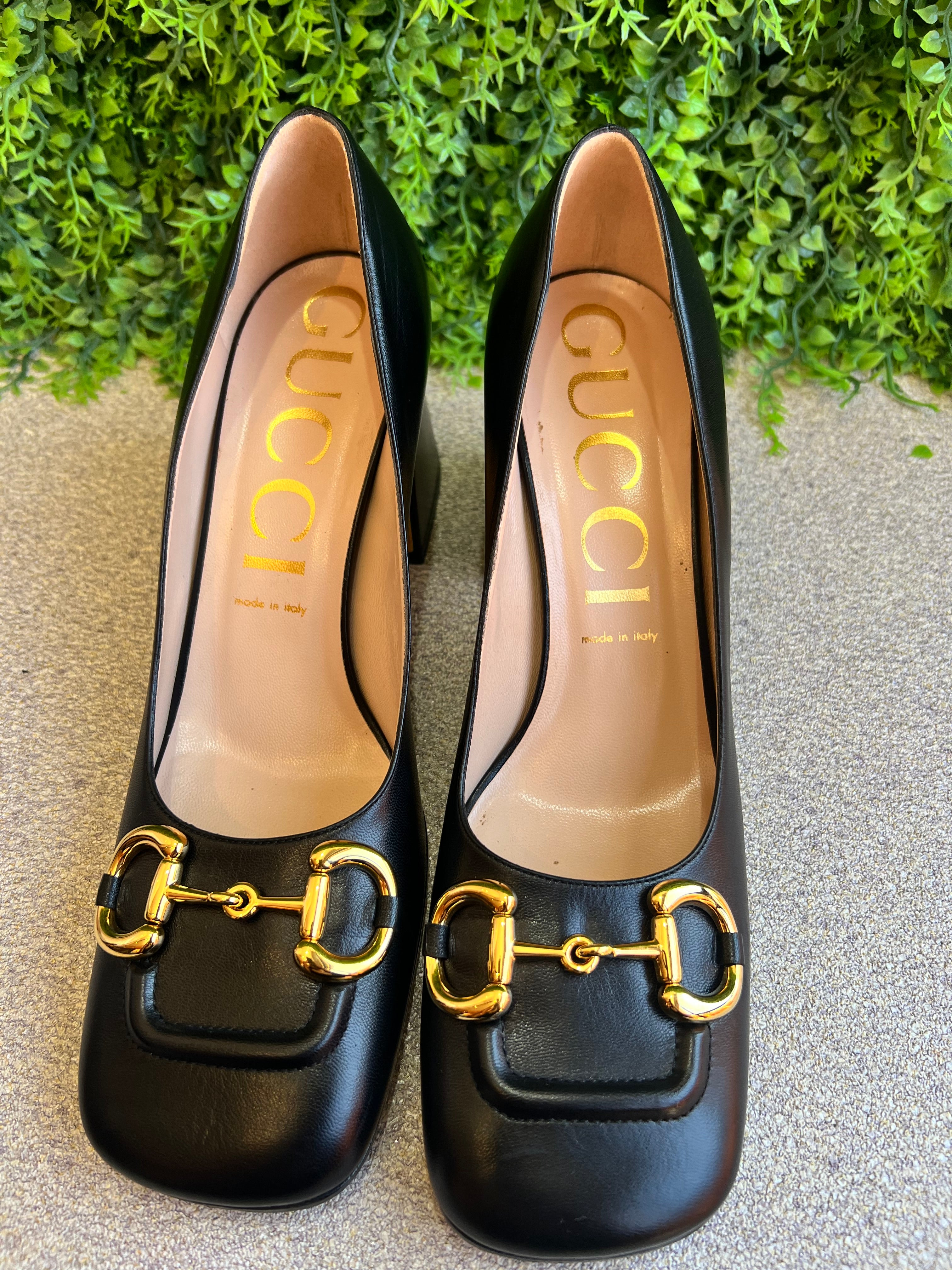 Sapato Gucci Salto Médio Horsebit Preto – Bela Shop