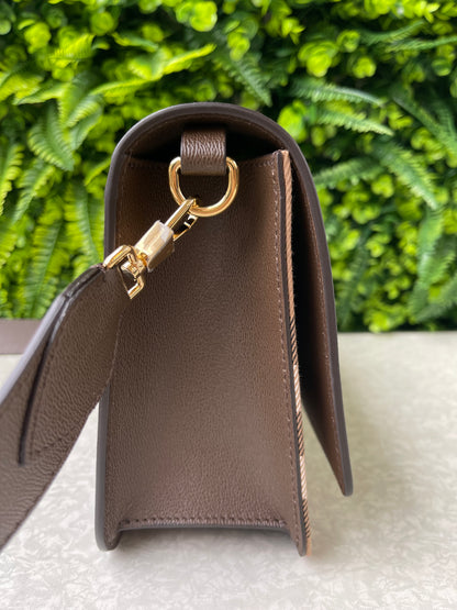 Burberry Mackford Check Marrom