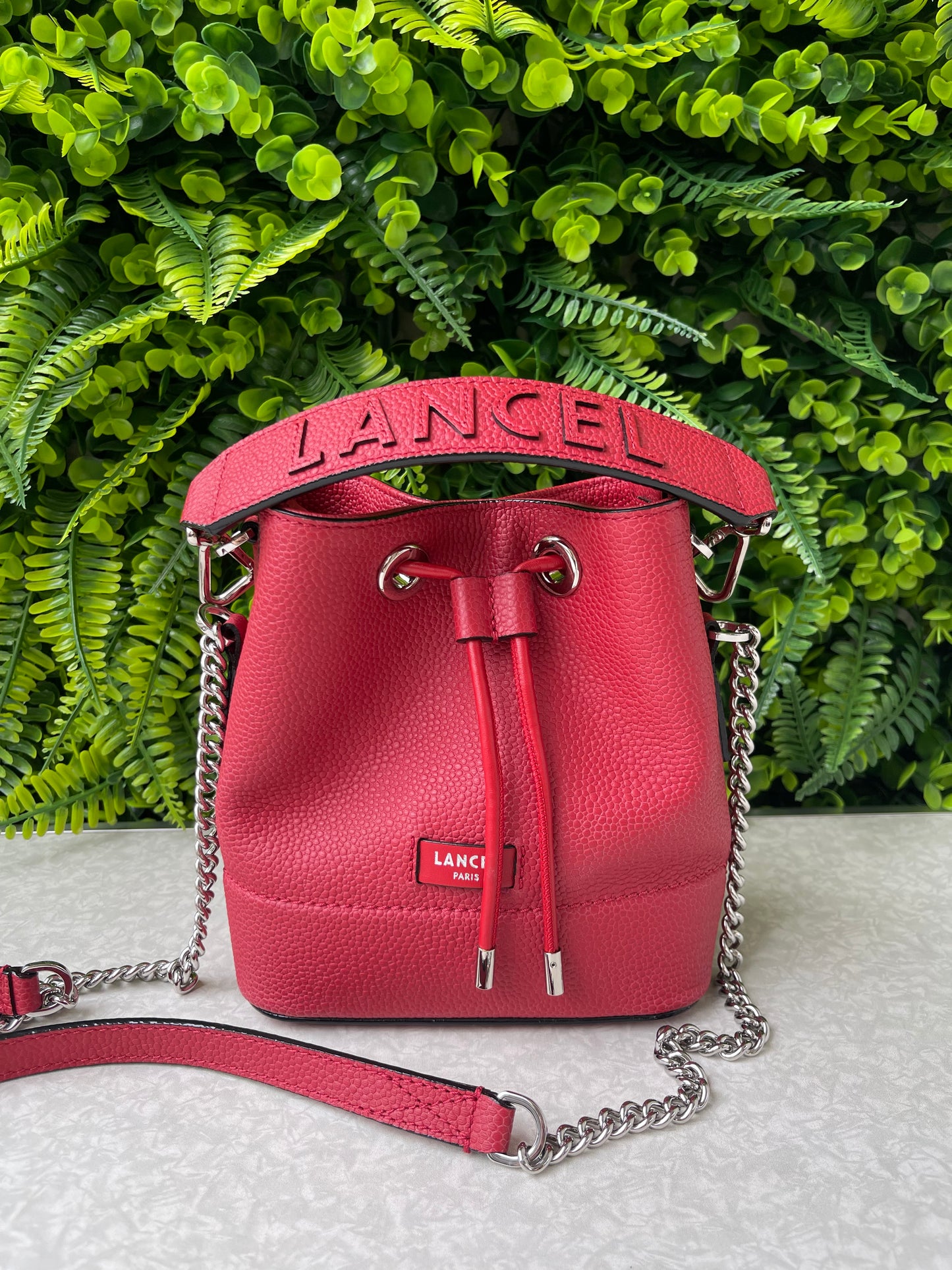 Lancel Mini Bucket em Couro Vermelho