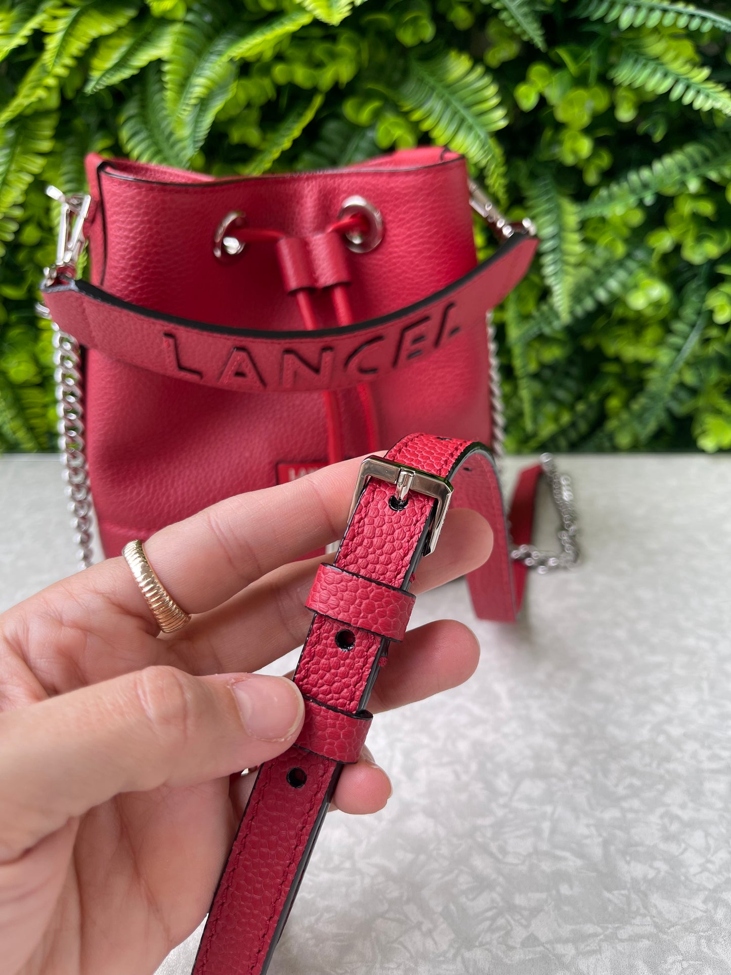 Lancel Mini Bucket em Couro Vermelho