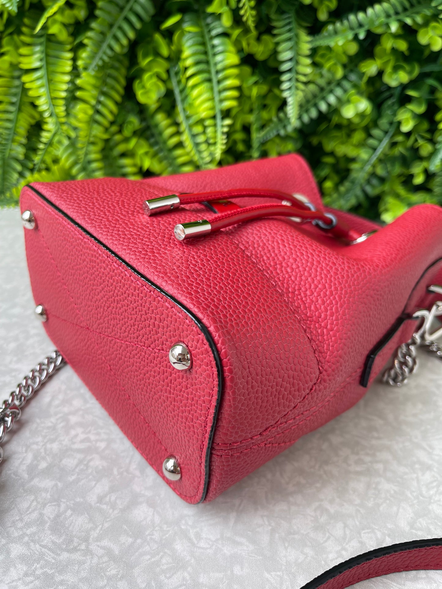 Lancel Mini Bucket em Couro Vermelho