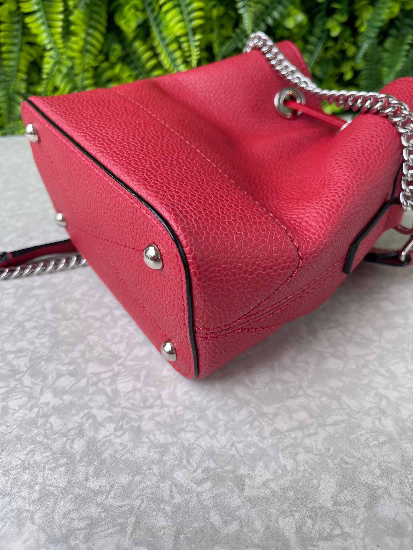 Lancel Mini Bucket em Couro Vermelho