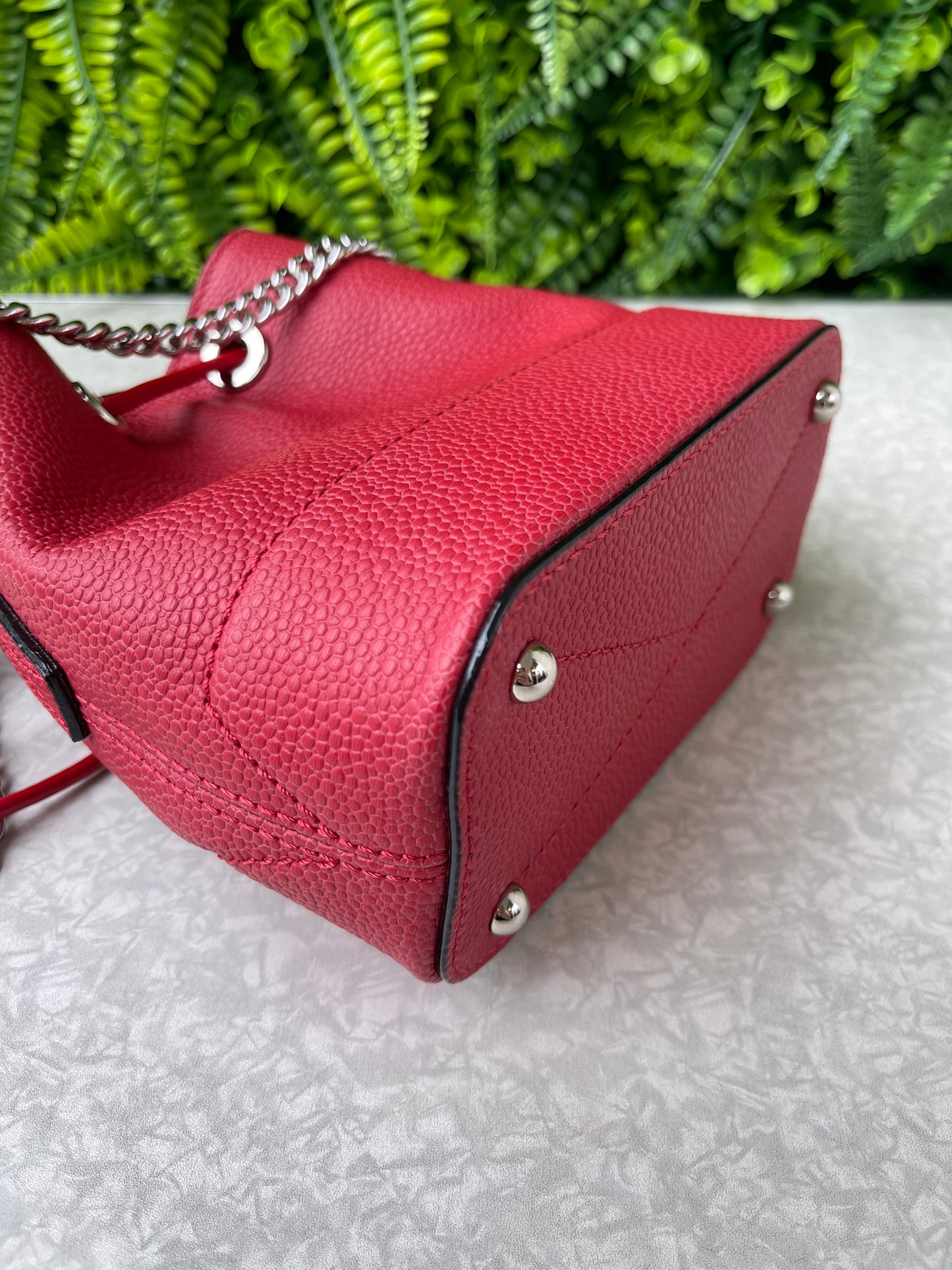 Lancel Mini Bucket em Couro Vermelho